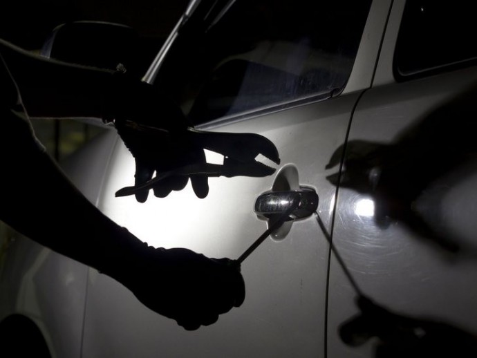 По гарячих слідах: в Ужгороді патрульні роти ТОР знайшли викрадену автівку