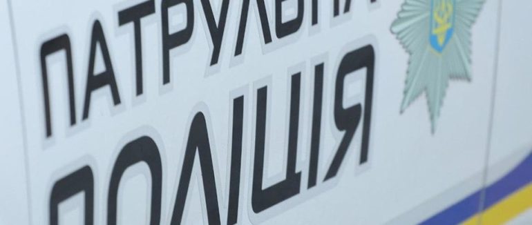 Благала про допомогу: в Ужгороді врятували літню жінку