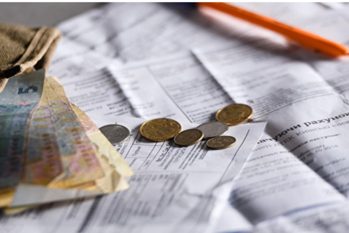 Заборона виїзду за кордон та керування авто: що очікувати боржникам за комуналку