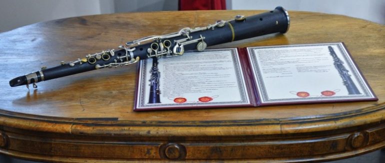 Закарпатському краєзнавчому музею передали старовинний духовий інструмент