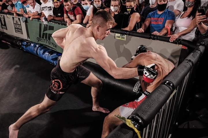 Історія успіху: як 18-річний ужгородець став чемпіоном з боксу у Чехії