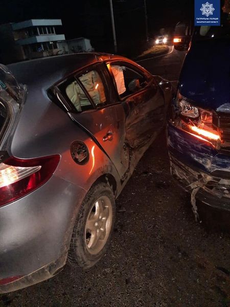 Нічна аварія у Мукачеві: внаслідок ДТП постраждав пасажир