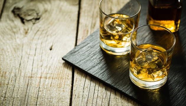 Науковці назвали три найнебезпечніші для вживання спиртного періоди життя людини