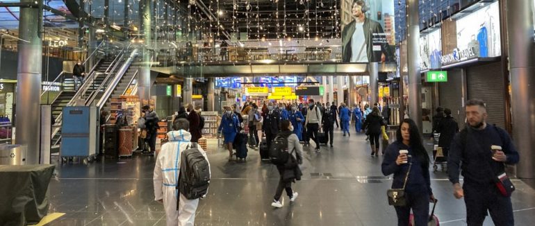Подорожувати безпечно: як вберегти себе на новорічні свята пояснює Центр громадського здоров’я