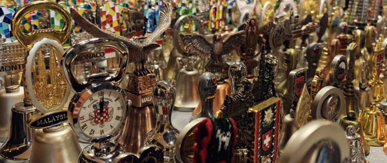 Закарпатець встановив рекорд України: чоловік за 10 років зібрав понад 3 тисячі дзвіночків