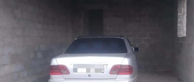 Поліцейські Тячівщини розшукали водія легковика, який збив дівчину і втік