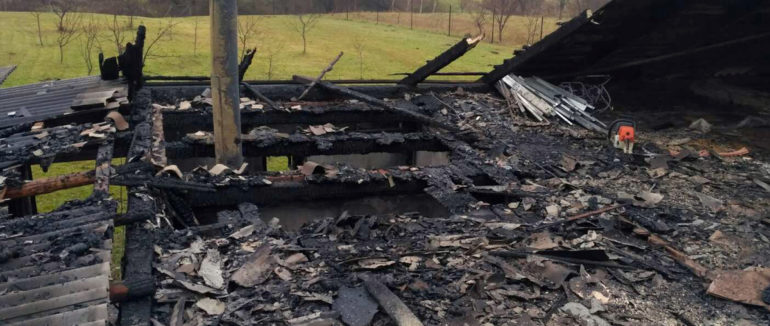 Чоловік отруївся продуктами горіння: нічна пожежа на Перечинщині