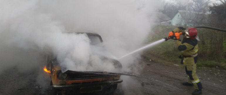 Авто загорілося на ходу: інцидент в Ужгороді