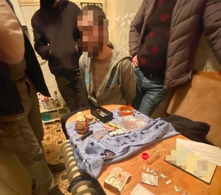 Наркозлочинність на Закарпатті: затримали підозрюваного, який обвинувачується у низці особливо тяжких злочинів