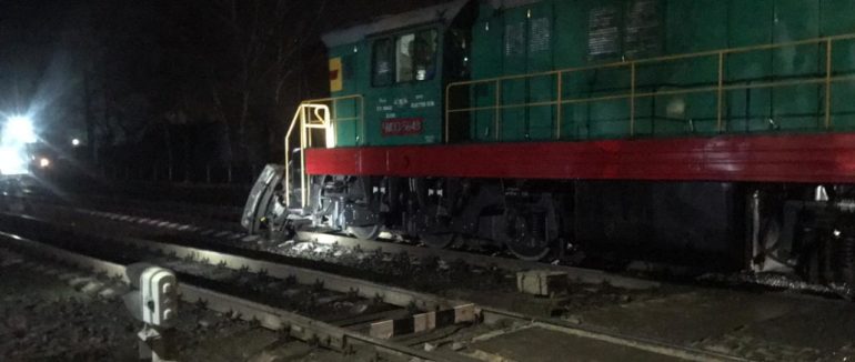 Аварія на Виноградівщині: відома причина, за якої легковик зіткнувся з тепловозом на залізничному переїзді