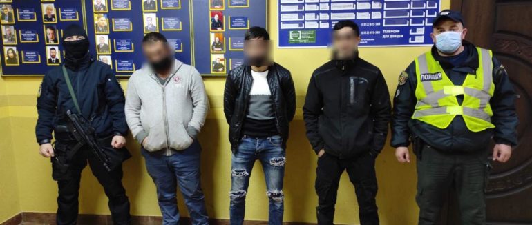 Небезпечне таксі: в Ужгороді таксист пограбував свого пасажира