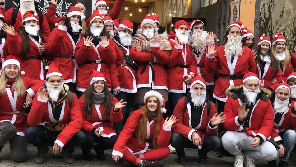 В Ужгороді 24 рік поспіль пройшов святковий "Парад Миколайчиків"