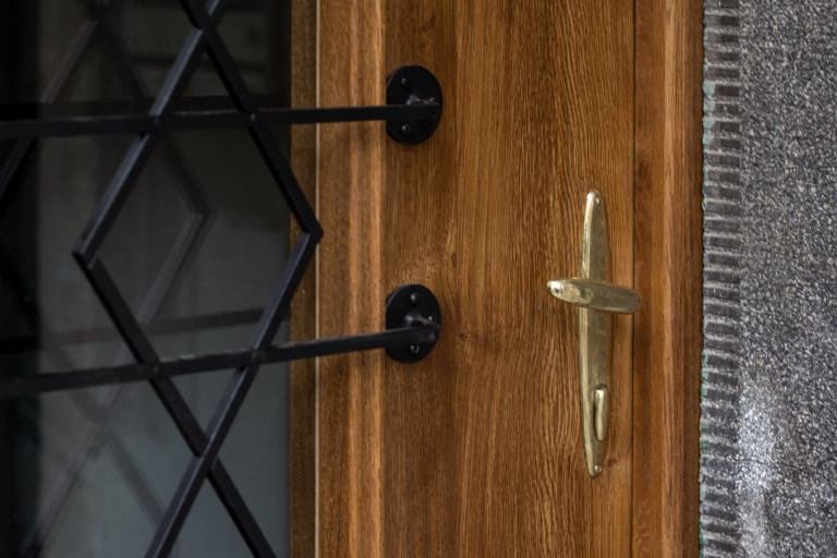 В Ужгороді у будівлі колишньої єврейської школи відновили історичні двері