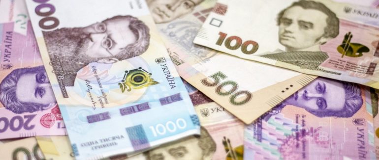 Залучалися до боротьби з COVID-19: Уряд схвалив страхові виплати студентам-медикам та інтернам