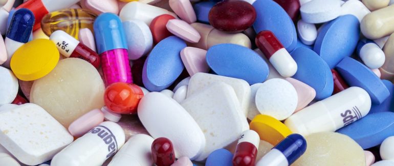 Україна витрачає 35% бюджету на закупівлю ліків на БАДи та препарати без доказової бази