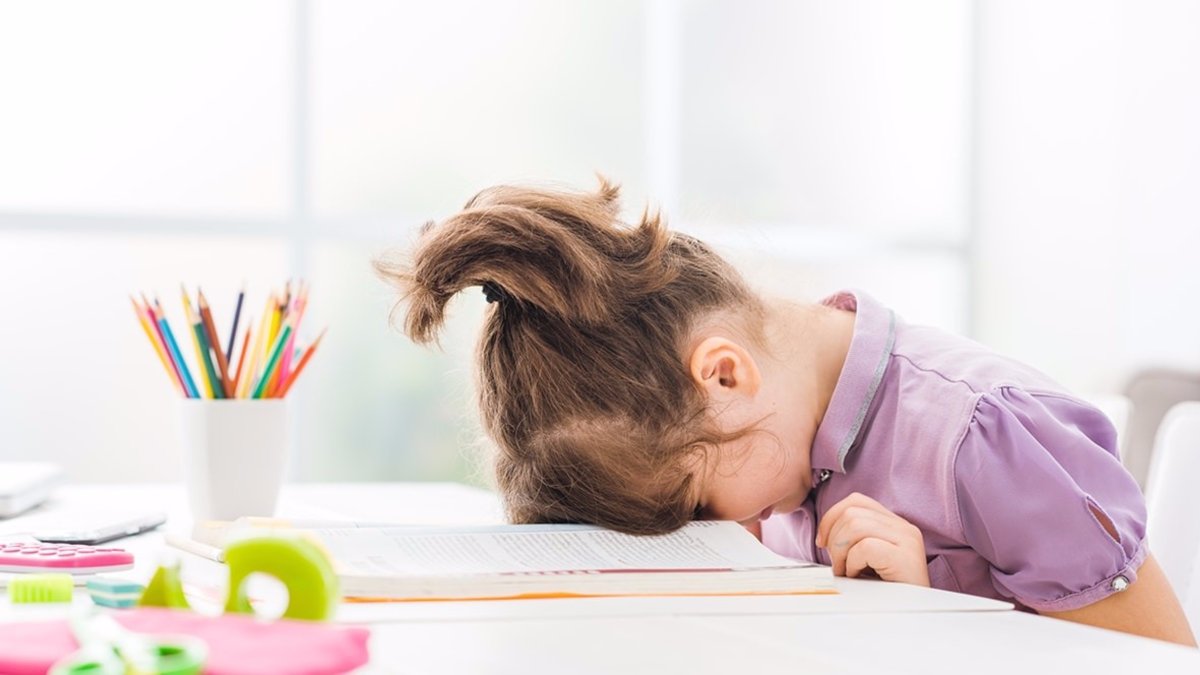 Чому дитина не хоче читати: основні причини та як їх позбутися