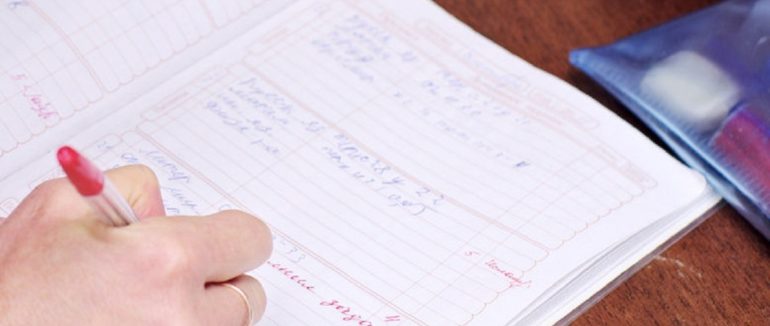 Замалювати двійку не вийде: в українських школах будуть електронні щоденники