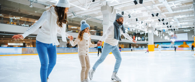 Сезон відкрито: в Ужгороді запрацювала ще одна ковзанка
