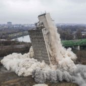 Збудована у 1976 році: у Будапешті знесли 57-метрову будівлю-вежу