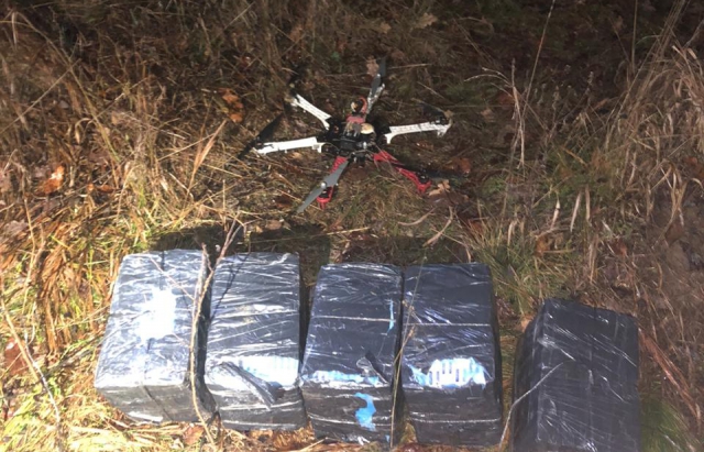 Літаюча контрабанда: на кордоні з Румунією виявили 700 пачок безакцизних сигарет