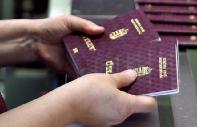 Уже без угорського паспорту: Угорщина відкликала громадянство у трьох уродженців Закарпаття