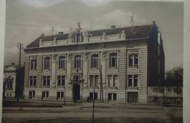 У Мукачеві, у старовинній будівлі Угорського культурного центру, зберігся сейф-сховище “Арнхейм”