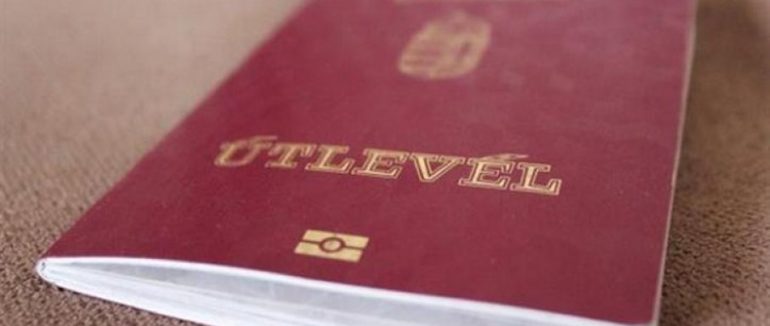 Похід в театр чи до перукаря тільки з Covid-паспорт: Угорщина планує ввести новий обов’язковий документ