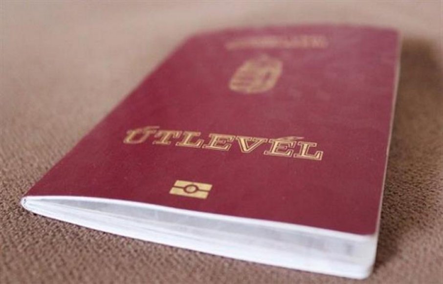 Похід в театр чи до перукаря тільки з Covid-паспорт: Угорщина планує ввести новий обов`язковий документ