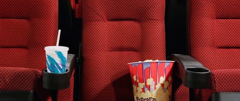 Сходіть в кіно, перегляньте виставу у театрі: життя українців без карантину вихідного дня