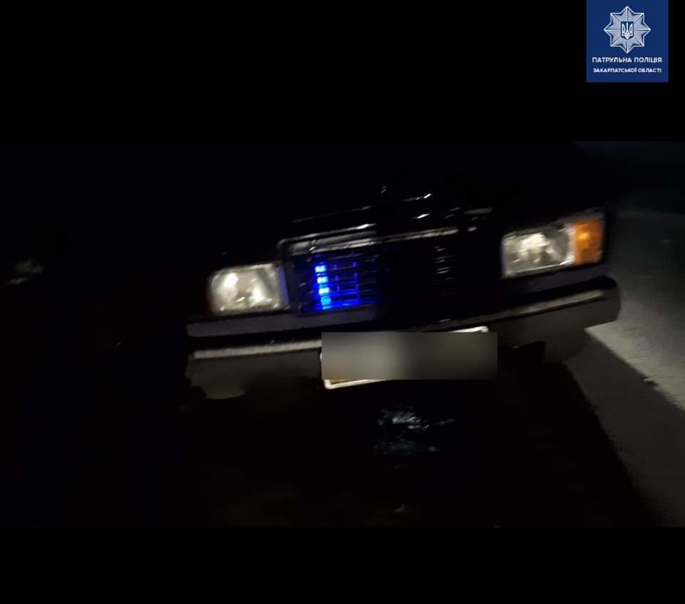 У Мукачеві п`яний водій їздив з увімкненими проблисковими маячками на авто