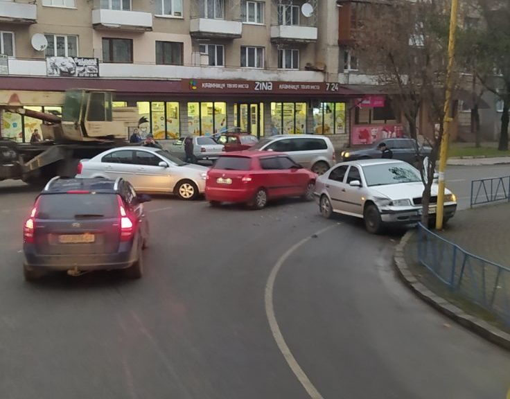 Ранкова аварія у Іршаві: зіткнулися щонайменше дві автівки