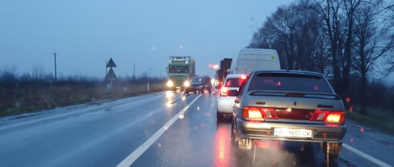 Зіткнулися дві автівки: ДТП на в’їзді у Мукачево