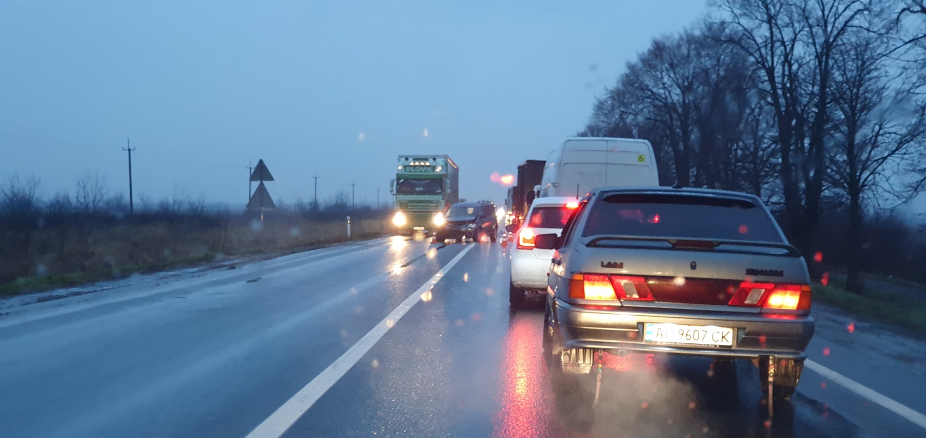 Зіткнулися дві автівки: ДТП на в`їзді у Мукачево