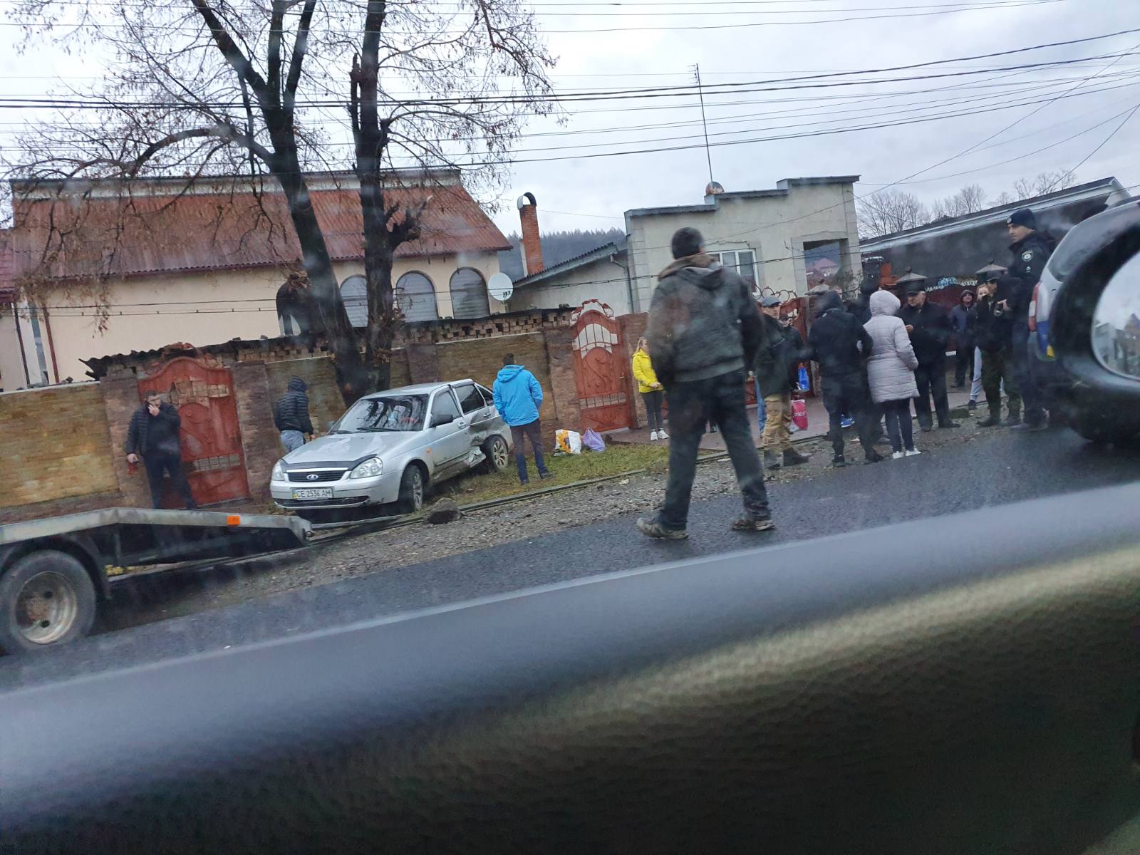 Авто відкинуло на узбіччя: ДТП на Тячівщині