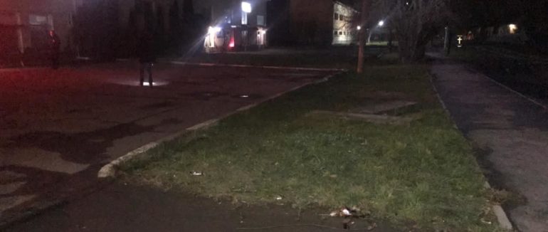 На Закарпатті чоловік отримав колото-різане поранення, зараз він реанімації