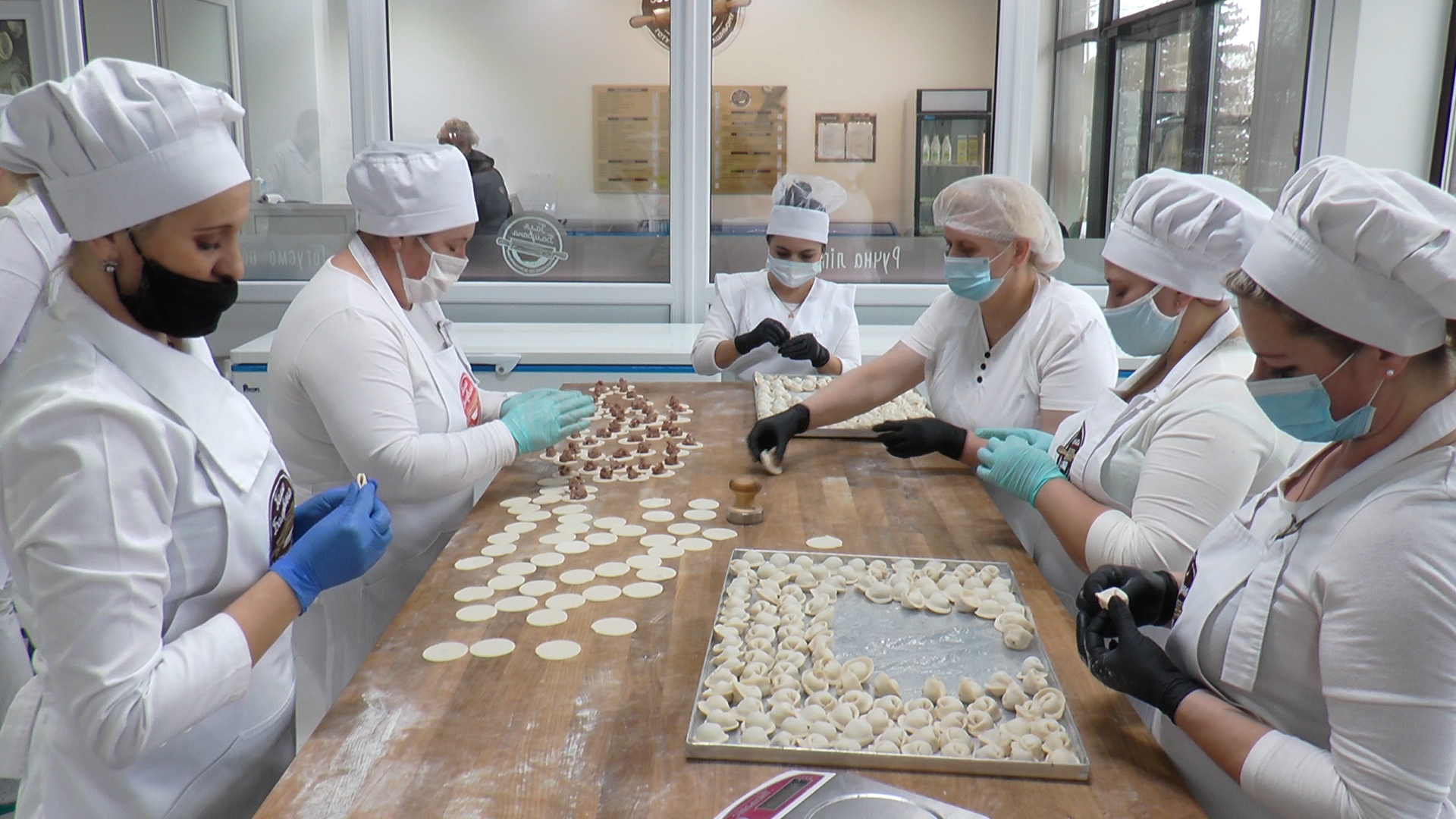 В Ужгороді виготовляють домашні напівфабрикати