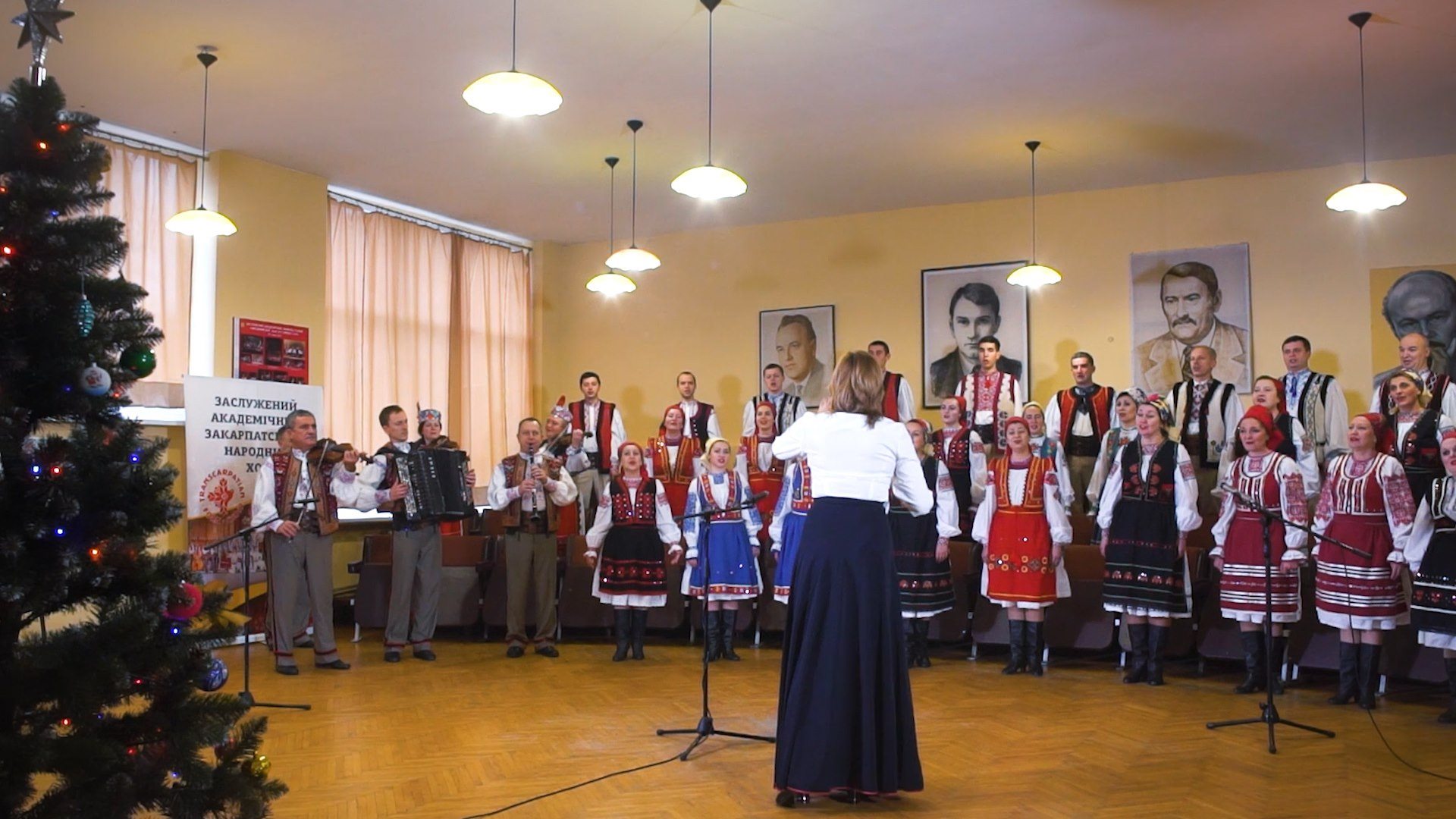 Закарпатський народний хор заколядував "Небо і земля"