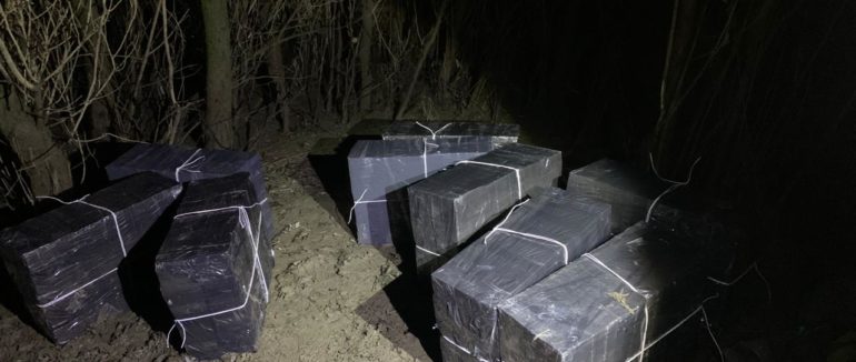 На Закарпатті неподалік кордону припинили чергову спробу тютюнової контрабанди