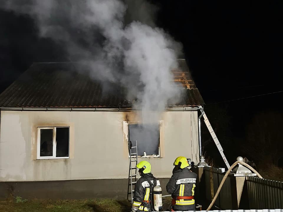 Нічна пожежа у приватному будинку: горіло на Перечинщині