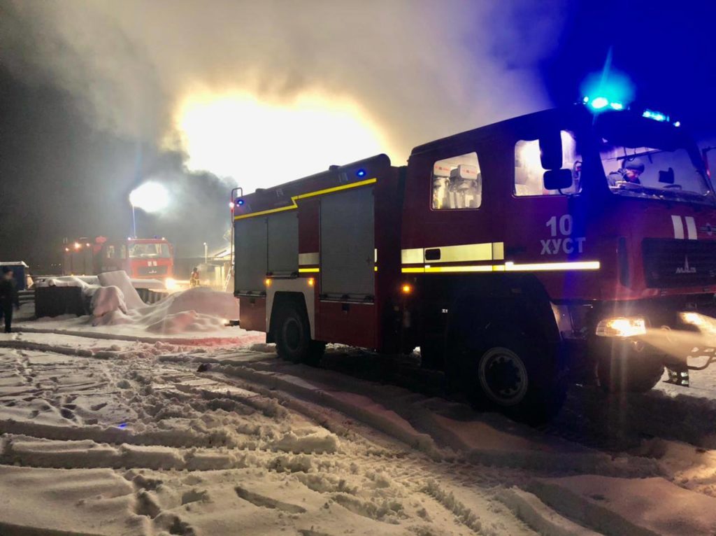 Нічна пожежа у Хусті: заживо згоріло майже 100 свійських тварин