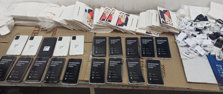 На КПП “Тиса” зупинили незаконне вивезення смартфонів