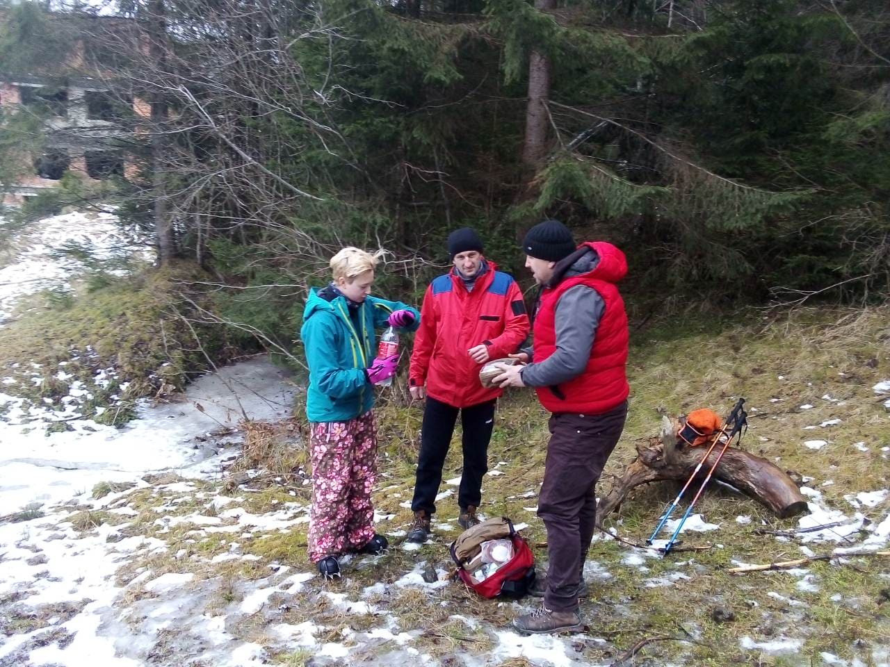 Пішла в гори і стало зле: на Закарпатті рятувальники допомогли 20-річній туристці з Києва
