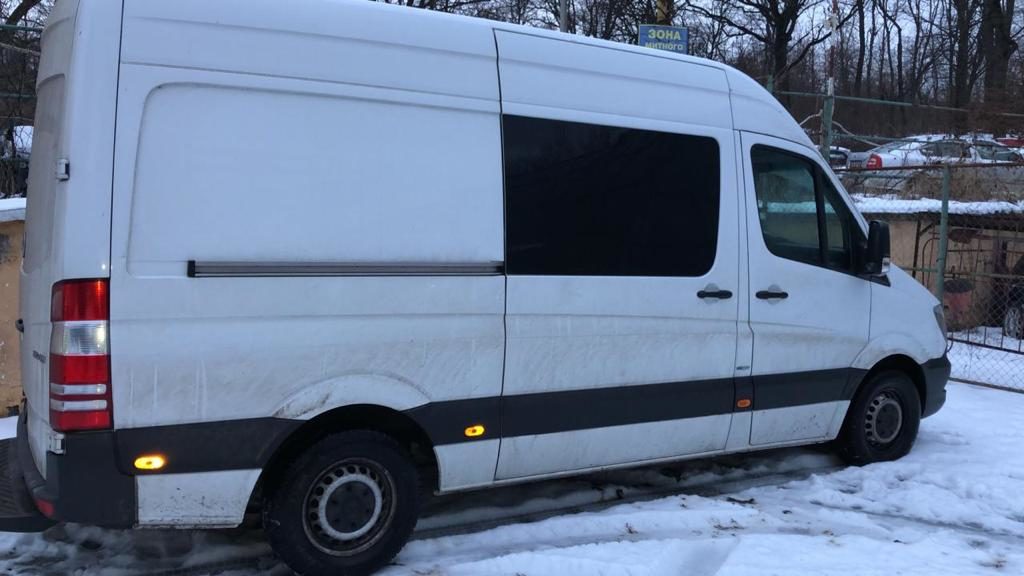 На Закарпатті у 33-річного водія вилучили мікроавтобус з перебитими номерними позначеннями кузова