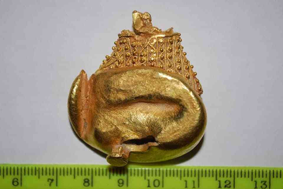 На Закарпатті знайшли найбільшу старовинну золоту прикрасу