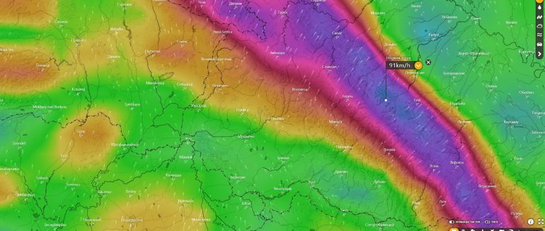 На Закарпатті погіршення погоди: синоптики попереджають про штормовий вітер