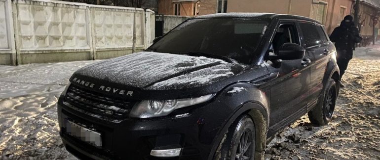 У Мукачеві поліція виявила дві автівки з підробними документами