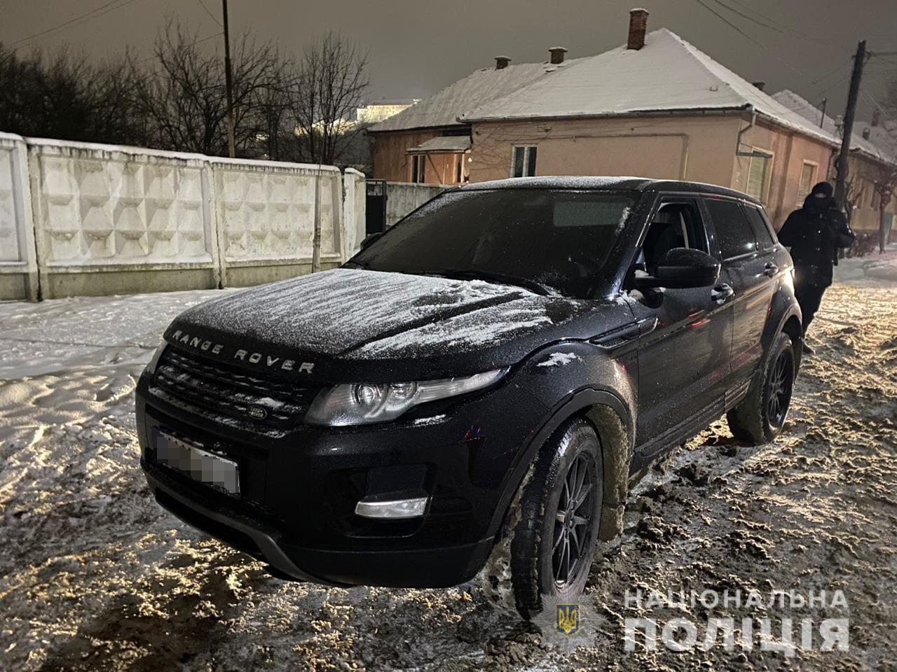 У Мукачеві поліція виявила дві автівки з підробними документами