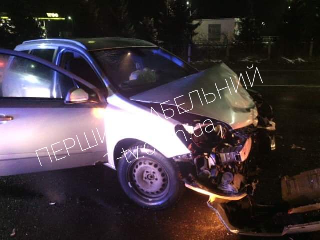 Вечірня аварія на виїзді з Мукачева: зіткнулися дві автівки