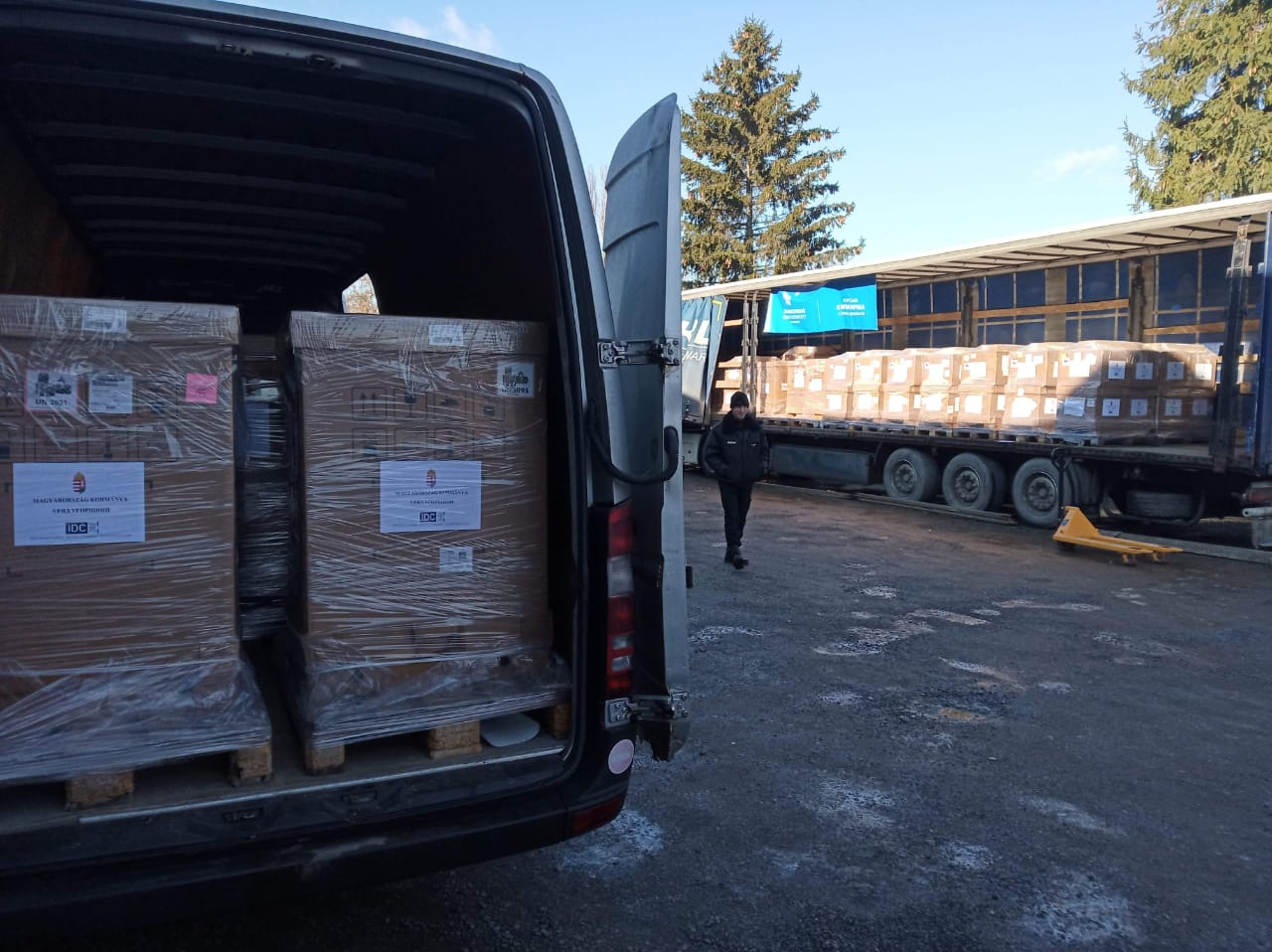 Угорщина передала 50 апаратів ШВЛ на Закарпаття