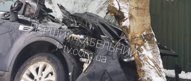 Аварія на Хустщині: авто протаранило паркан житлового будинку